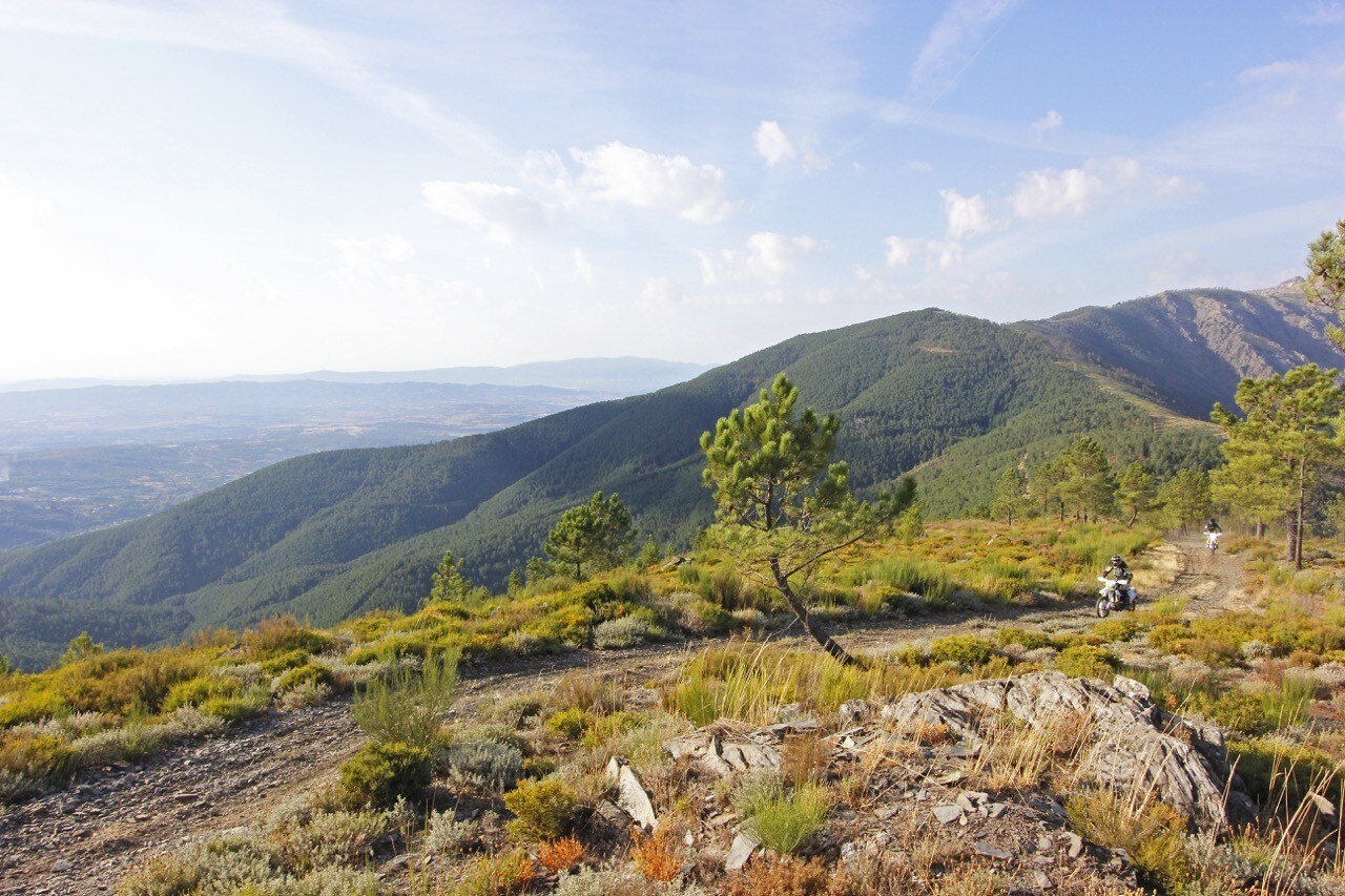 Husqvarna Trek 2025: adventouring alla scoperta del Portogallo